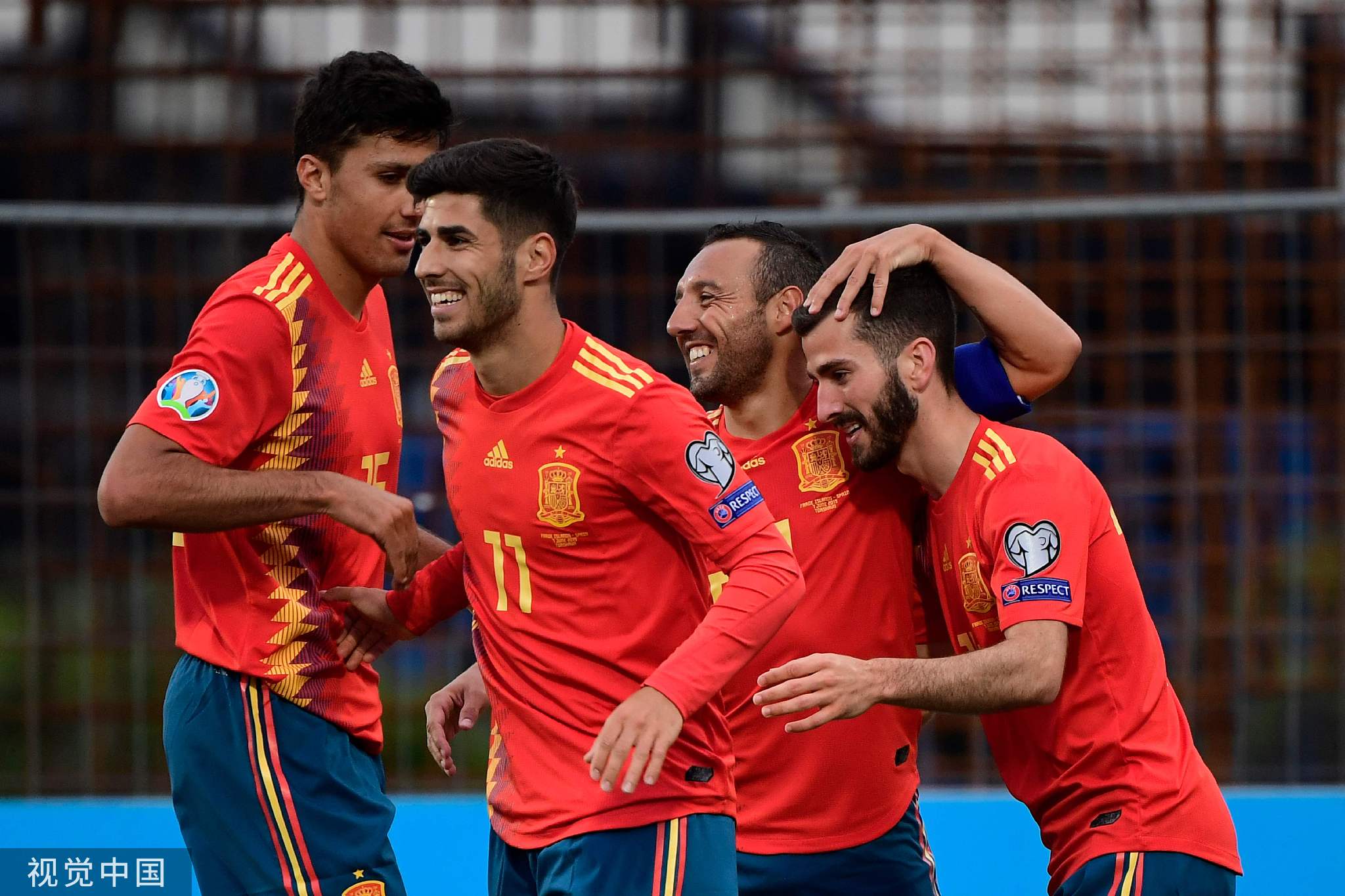 欧预赛赛场秩序井然,球队精神面貌焕然一新的简单介绍 欧预赛赛场秩序井然,球队精神面貌焕然一新的简单介绍