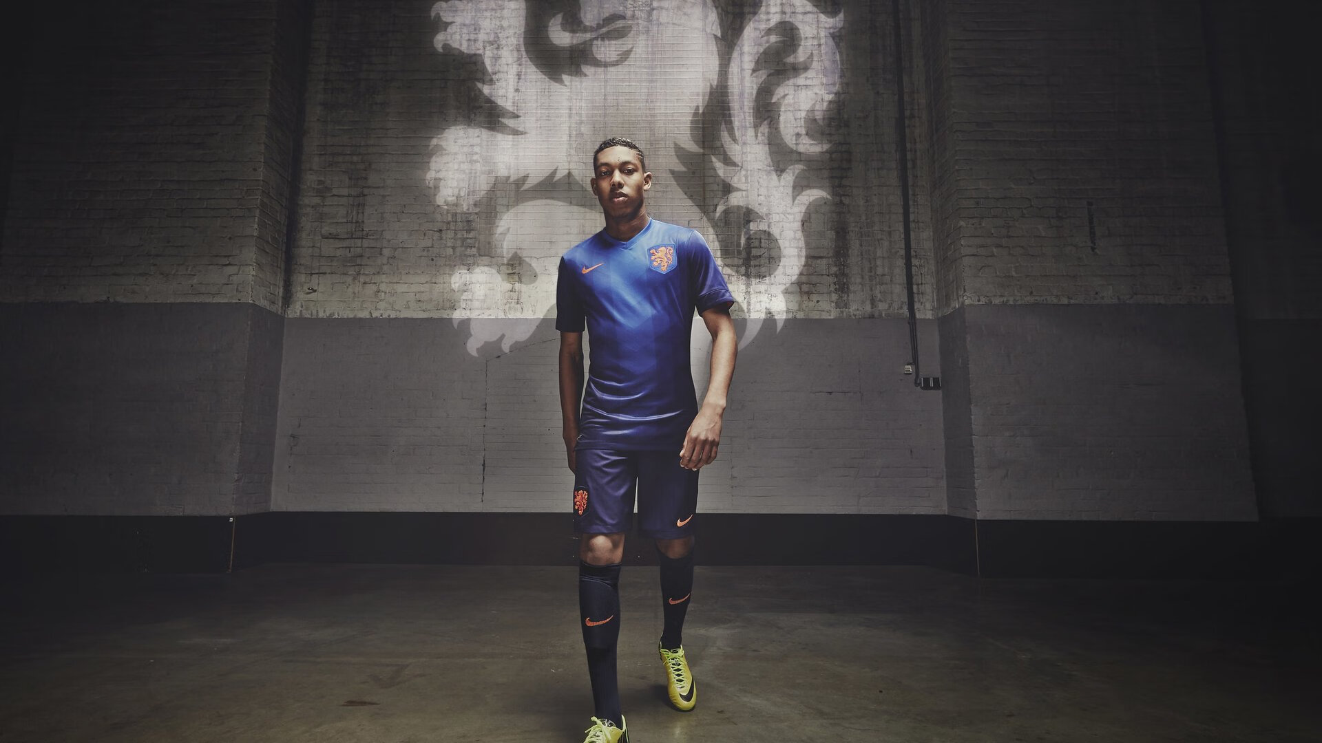 赛道上的孤勇者，汉密尔顿扛起梅赛德斯，以坚韧意志完胜法拉利