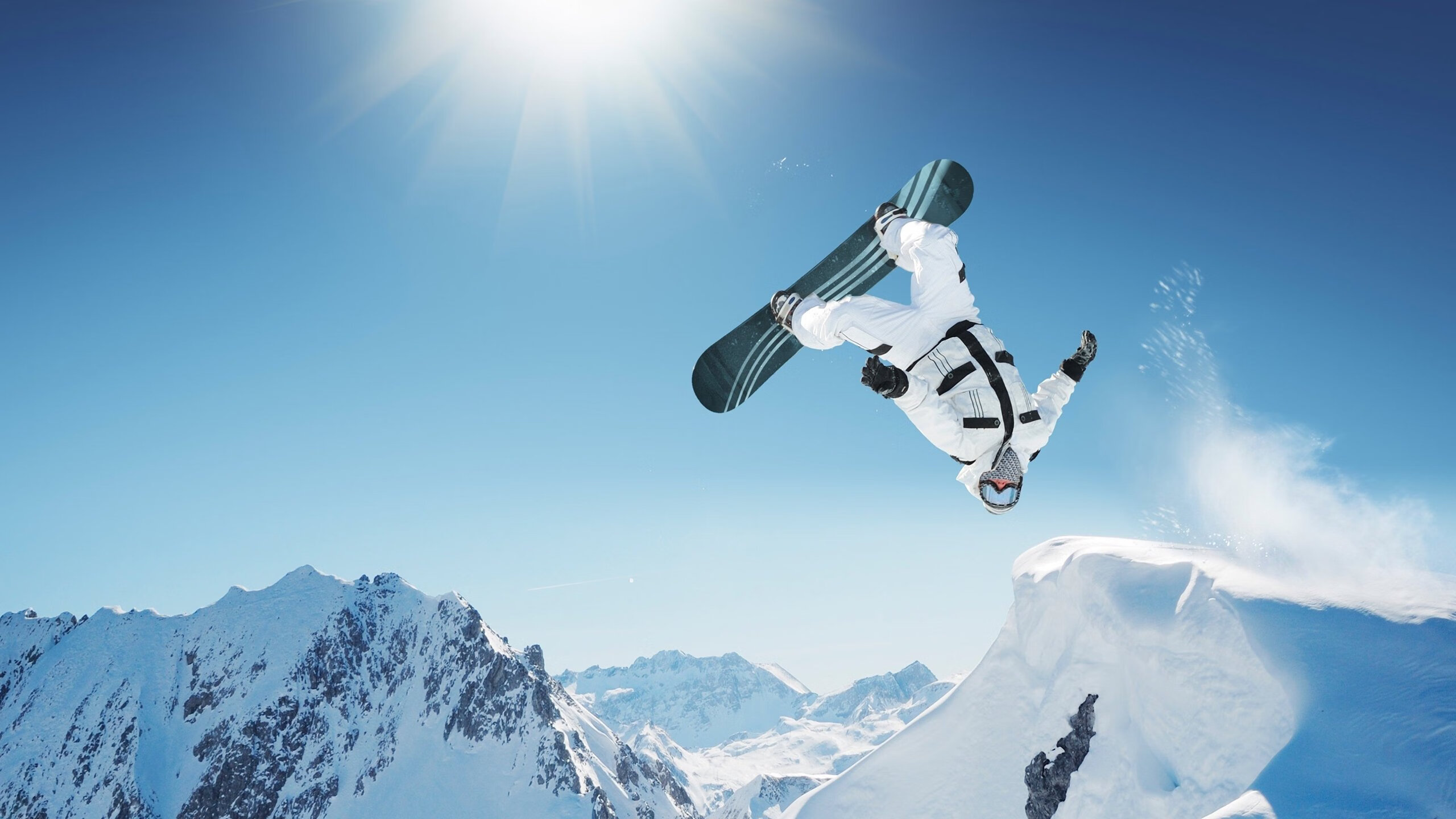 红牛二队逆袭跃居巅峰，拉塞尔一战封神，F1围场最令人窒息的奇迹之夜